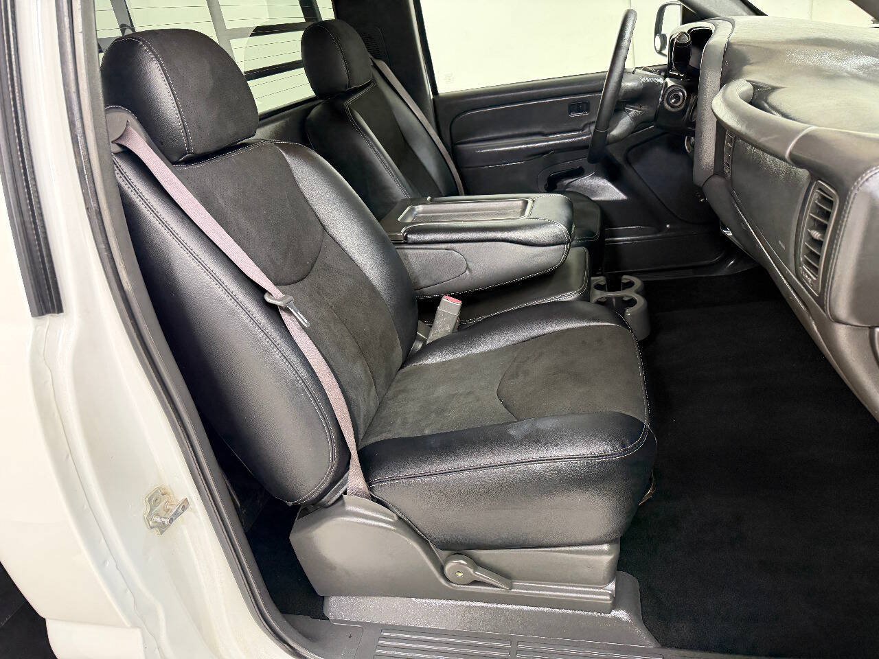 Used 2006 GMC Sierra 3500 SLE w/ Heavy-Duty Power Package RWD image 32