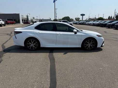 Used 2021 Toyota Camry SE AWD/4WD image 11