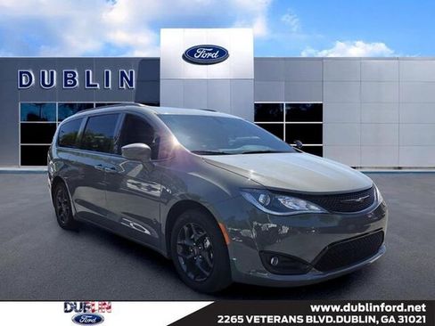 Used 2020 Chrysler Pacifica Touring-L Plus FWD image 1