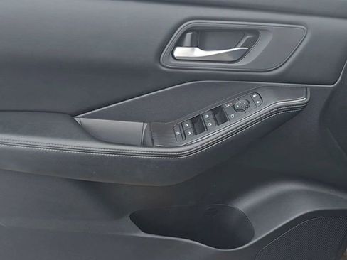 Used 2025 Nissan Rogue SV image 15