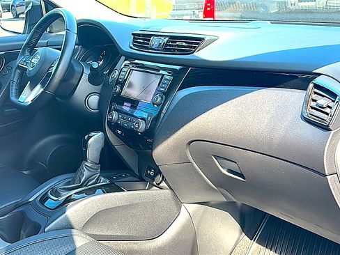 Used 2021 Nissan Rogue Sport SL w/ Premium Package image 22