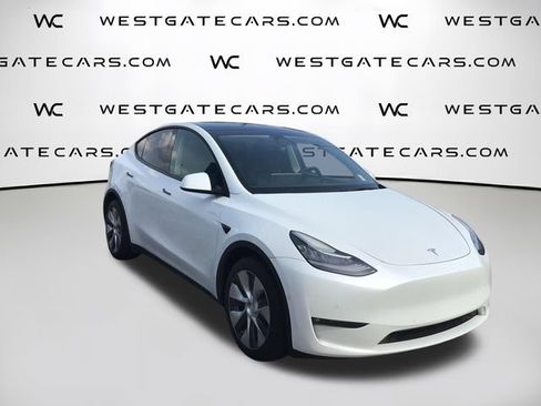 Used 2022 Tesla Model Y Long Range AWD/4WD image 1