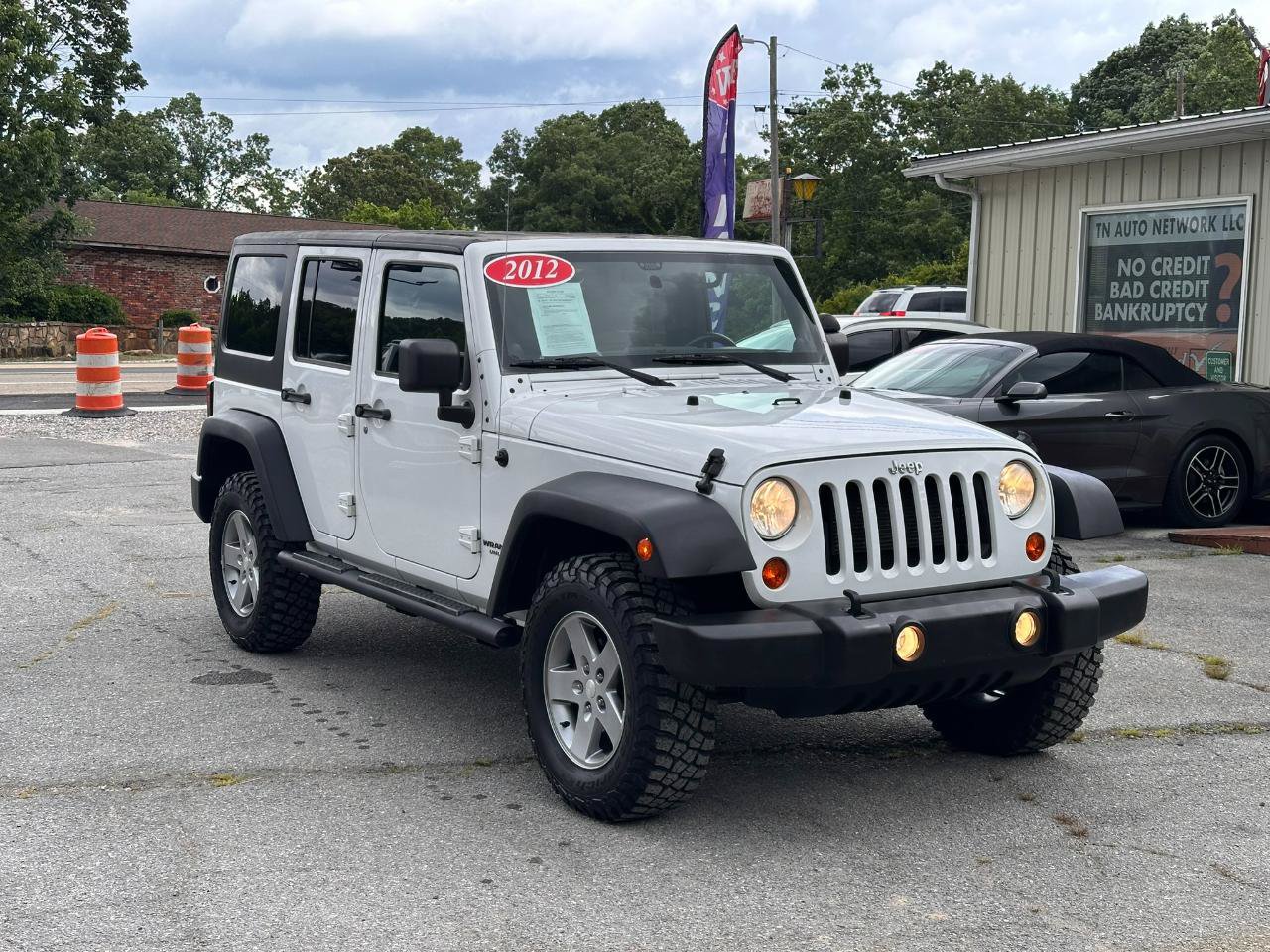 Used 2012 Jeep Wrangler Unlimited Rubicon w/ Connectivity Group AWD/4WD image 3