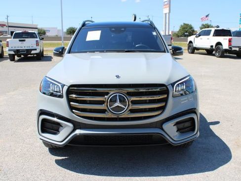 Used 2025 Mercedes-Benz GLS 580 4MATIC image 2