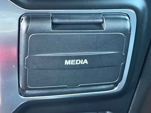 Used 2025 Jeep Wrangler Sport image 23