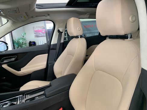 Used 2019 Jaguar F-PACE Premium image 10