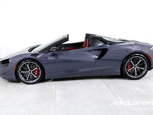 Used 2025 McLaren Artura Spider image 7