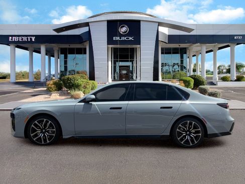 Used 2025 BMW 740i xDrive AWD/4WD image 7