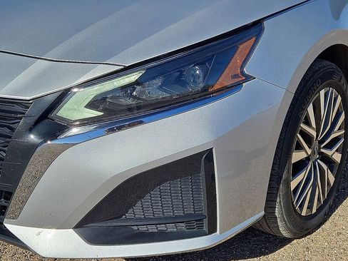 Used 2024 Nissan Altima 2.5 SV image 10