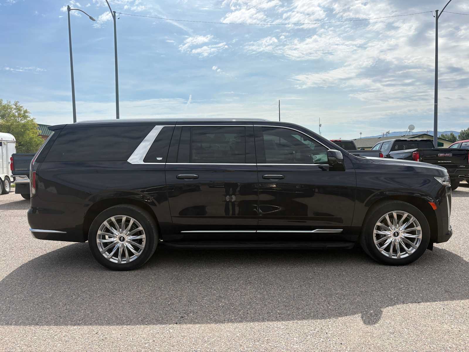 Used 2021 Cadillac Escalade ESV Premium Luxury w/ Driver Assist Tech Package AWD/4WD image 2
