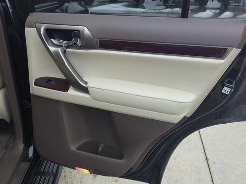 Used 2019 Lexus GX 460 Premium w/ Premium Package image 27