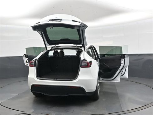 Used 2023 Tesla Model Y Long Range image 46