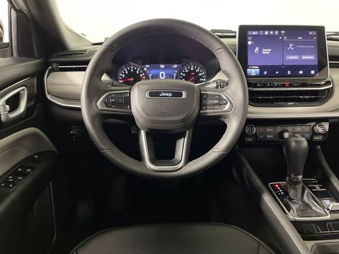 Used 2025 Jeep Compass Limited image 15