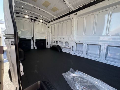 New 2025 Ford Transit 250 148 Medium Roof image 8