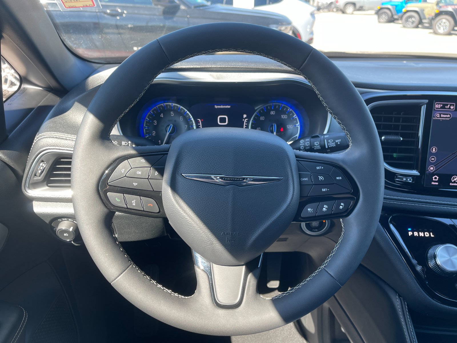 Used 2025 Chrysler Pacifica Limited FWD image 27