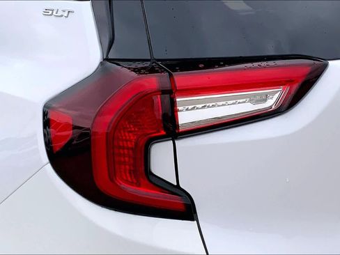 Used 2022 GMC Terrain SLT FWD image 29