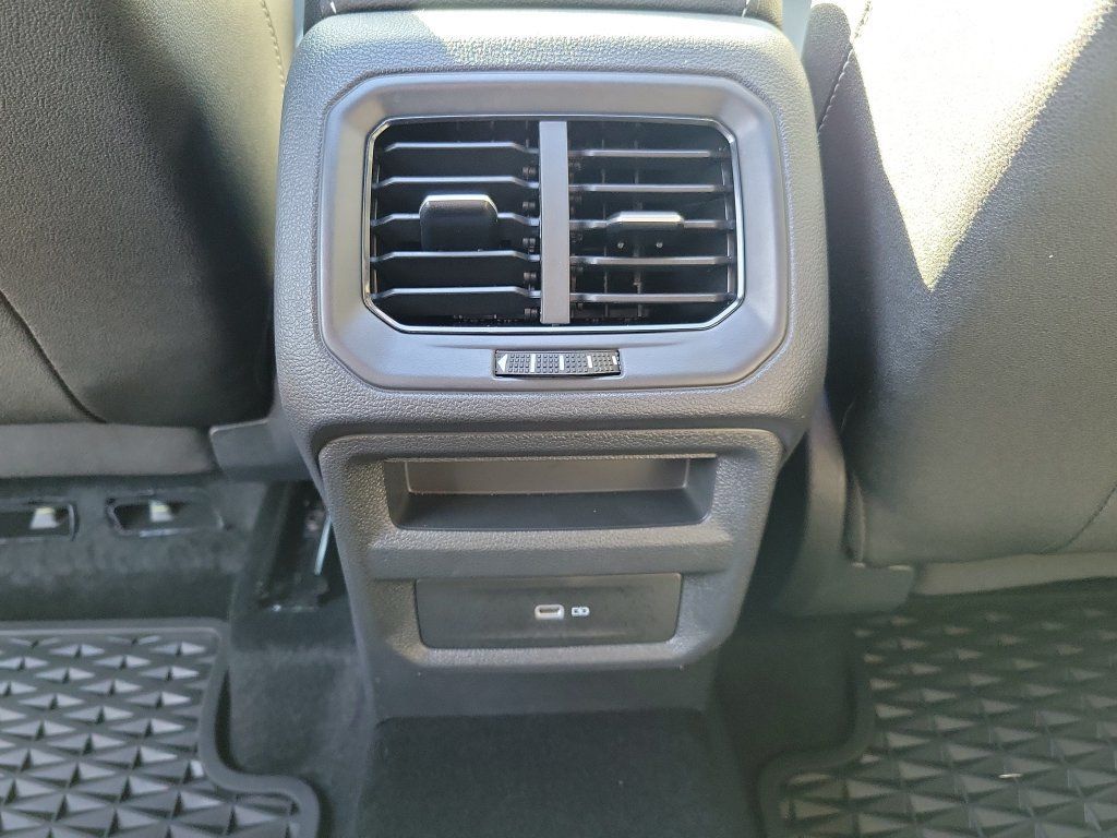 Used 2024 Volkswagen Taos SEL AWD/4WD image 15
