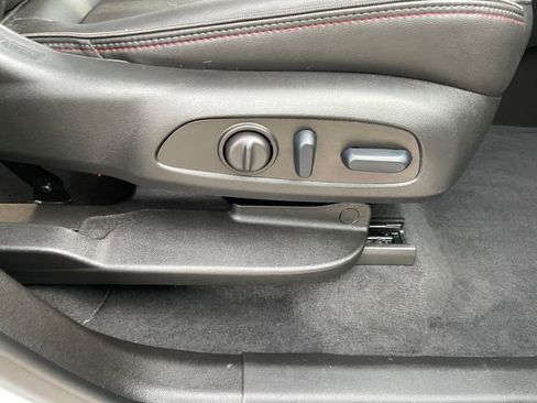 Used 2024 Chevrolet Traverse RS image 46