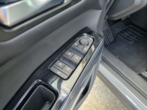 Used 2024 Nissan Pathfinder SL image 17