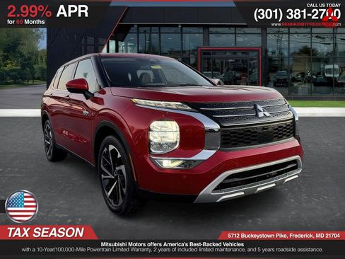 Used 2023 Mitsubishi Outlander SE image 1
