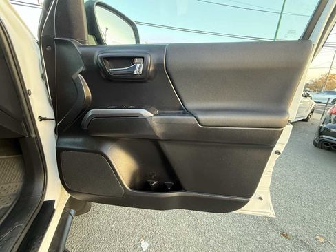 Used 2021 Toyota Tacoma TRD Off-Road image 29