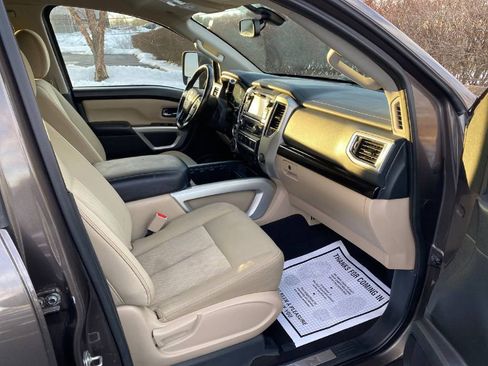Used 2018 Nissan Titan SV w/ SV Convenience Package image 10