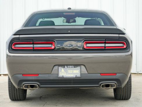 Used 2018 Dodge Challenger SXT w/ Blacktop Package image 10