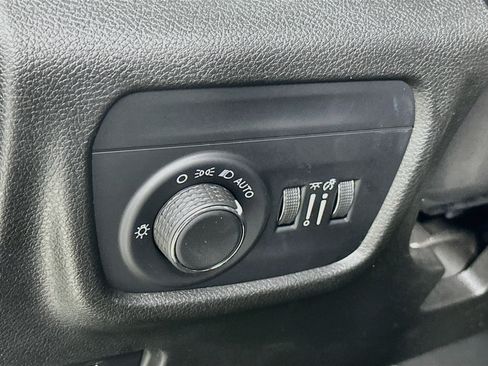 Used 2023 Jeep Grand Cherokee Altitude AWD/4WD image 10