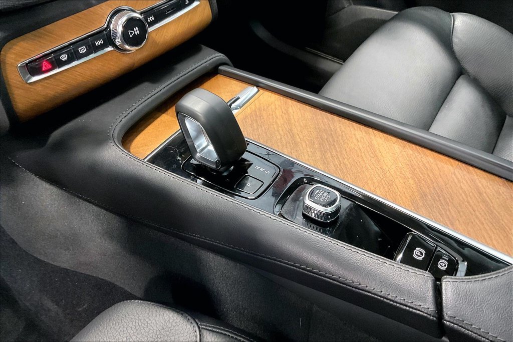 Certified 2023 Volvo XC90 B6 Plus w/ Protection Package Premier AWD/4WD image 19