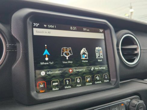 Used 2018 Jeep Wrangler Unlimited Sahara AWD/4WD image 28