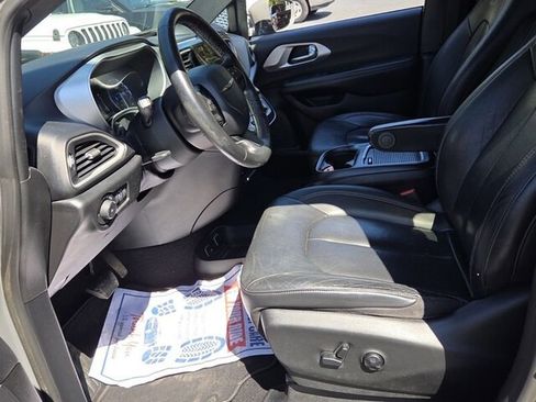 Used 2020 Chrysler Pacifica Touring-L Plus FWD image 6