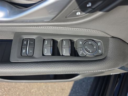 Used 2022 GMC Yukon Denali image 29