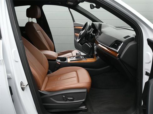 Used 2023 Audi Q5 2.0T Premium w/ Convenience Package image 16