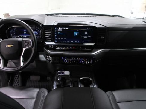 Used 2025 Chevrolet Silverado 1500 LTZ AWD/4WD image 32