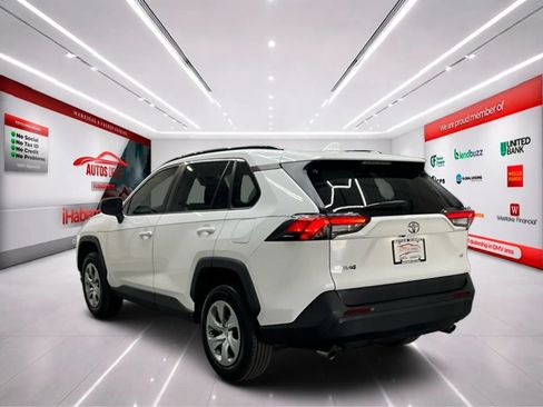 Used 2020 Toyota RAV4 LE FWD image 5