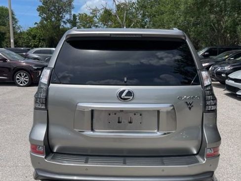 Used 2023 Lexus GX 460 Premium w/ Accessory Package image 3