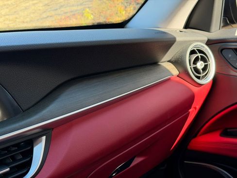 Used 2019 Alfa Romeo Stelvio Ti w/ Nero Edizione image 23