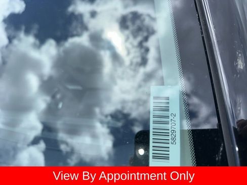 Used 2025 Kia Carnival FWD image 5
