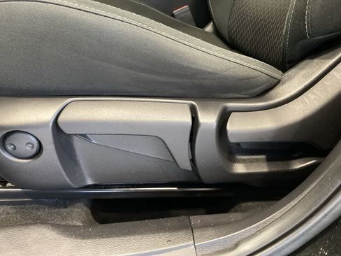 Used 2022 Mitsubishi Outlander ES image 12