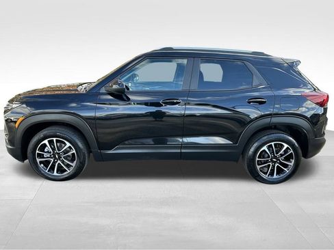 Used 2025 Chevrolet TrailBlazer LT image 2