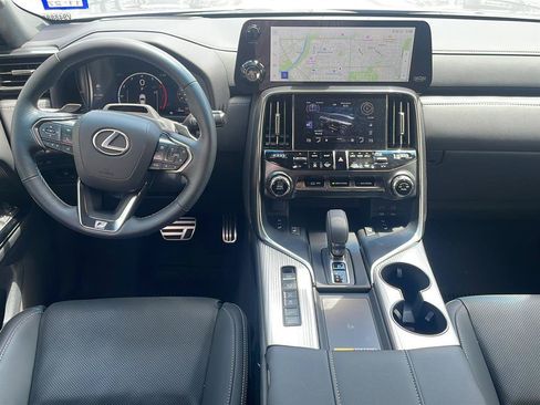 Used 2025 Lexus LX 700h F Sport AWD/4WD image 8