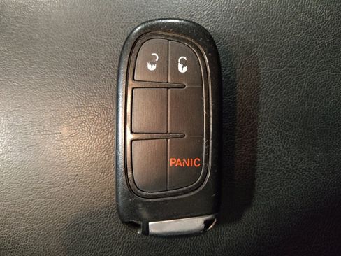 Used 2019 Jeep Cherokee Trailhawk image 32