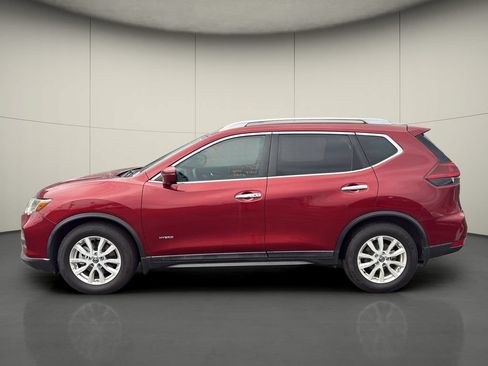 Used 2018 Nissan Rogue SV w/ Premium Package FWD image 4