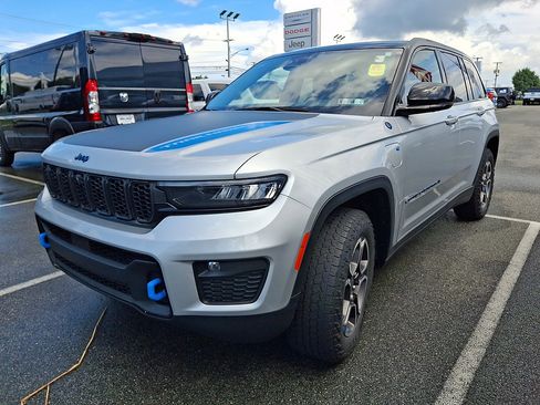 Used 2023 Jeep Grand Cherokee Trailhawk AWD/4WD image 2