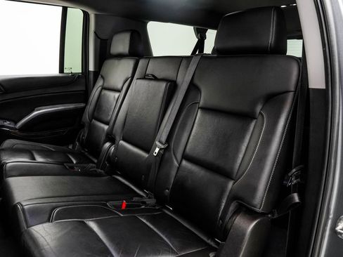 Used 2019 Chevrolet Suburban LT RWD image 10