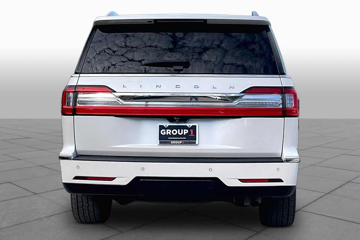 Used 2018 Lincoln Navigator Select w/ Technology Package RWD image 5