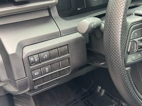 Used 2025 Toyota Tacoma SR AWD/4WD image 15