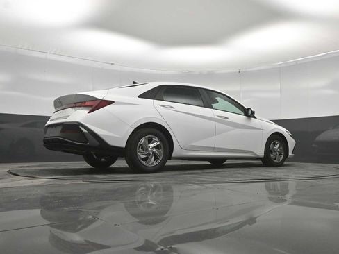 New 2026 Hyundai Elantra SE FWD image 39