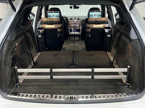 Used 2019 Bentley Bentayga image 79