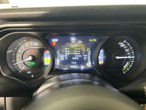 Used 2024 Jeep Wrangler Unlimited w/ Convenience Group AWD/4WD image 15